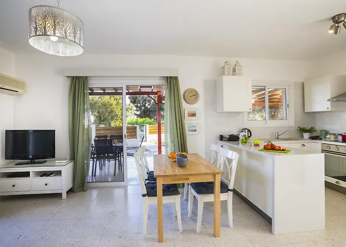 Larnaca Marina Villa Meneou