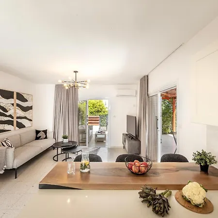 Larnaca Marina Villa *