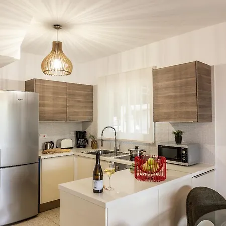 Larnaca Marina * Meneou