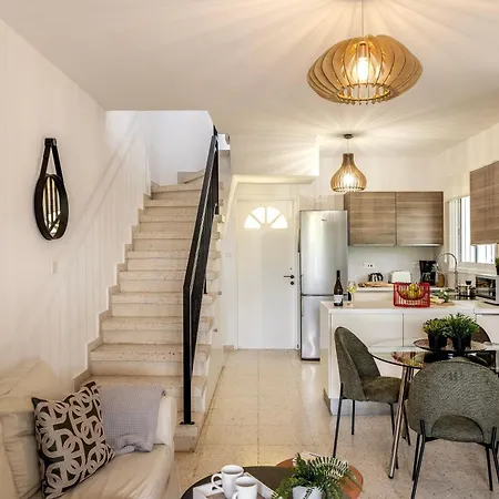 וילה Larnaca Marina *