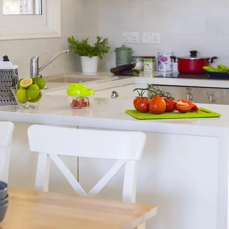 וילה Larnaca Marina