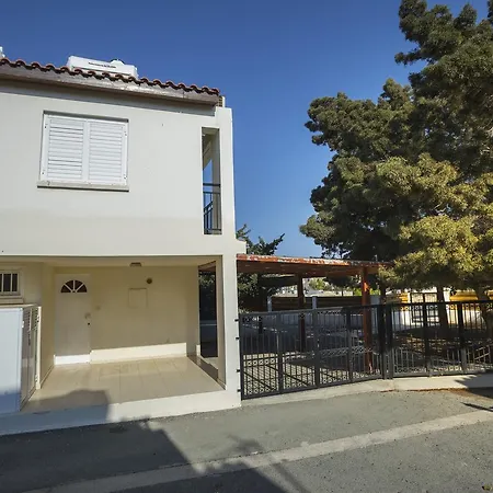 Larnaca Marina * Meneou