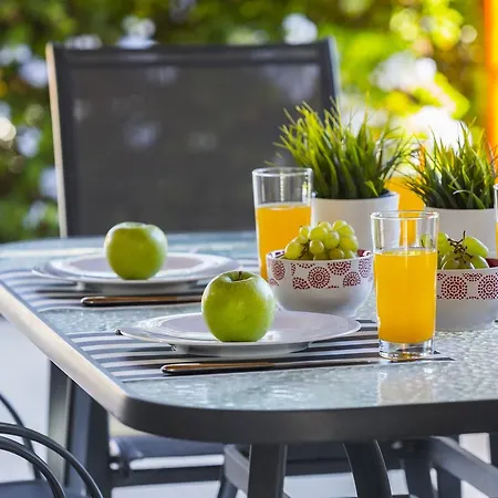 וילה Larnaca Marina