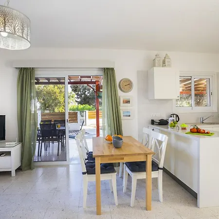Larnaca Marina Villa Meneou