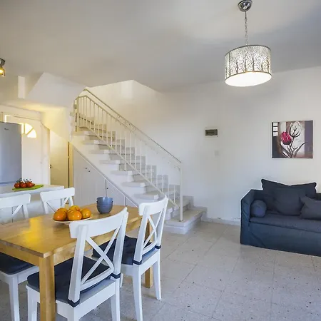 וילה Larnaca Marina