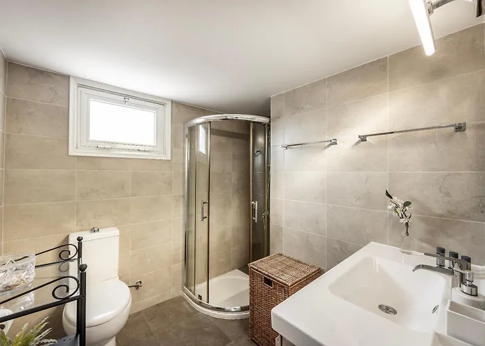 Larnaca Marina * Meneou