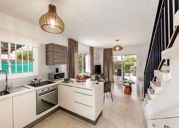 Larnaca Marina Meneou