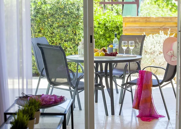 Vila Larnaca Marina *